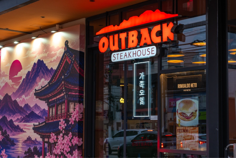Outback transforma flagship de SP em experiência inspirada em Seul