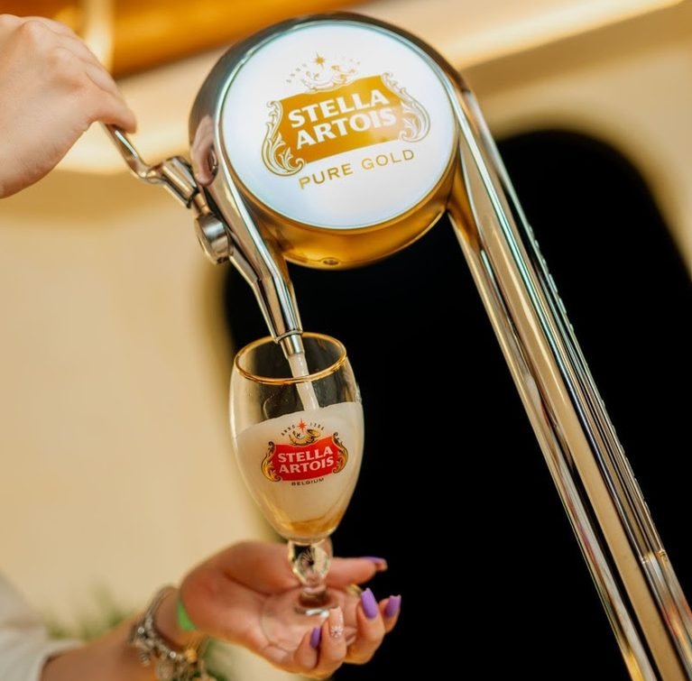 Stella Artois lança Pure Gold Draft com experiência gastronômica em SP e no Rio