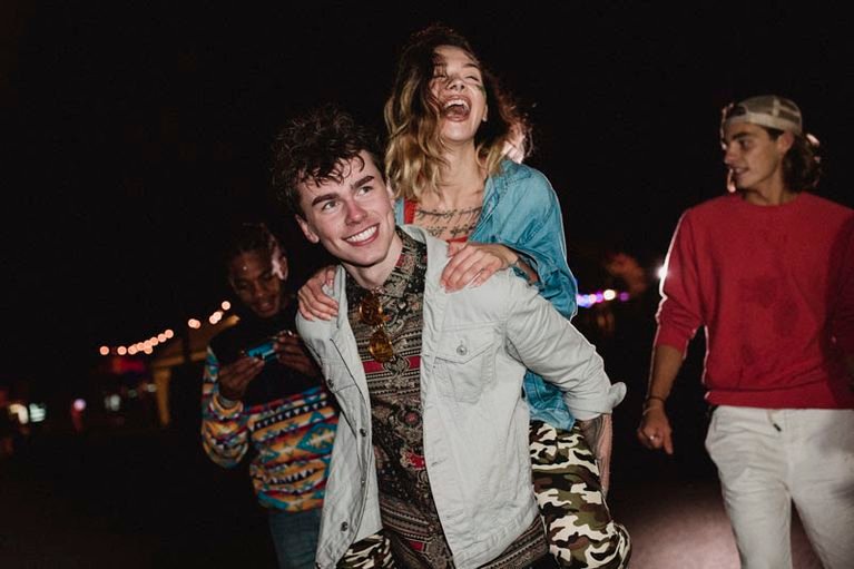 Tinder renova parceria com Lollapalooza Brasil para 2027