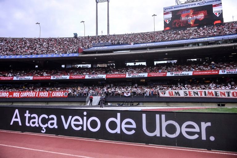 Uber leva taça ao MorumBis e descontos para torcedores na final do Brasileirão Feminino