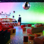 Bustle B.Happy foi um evento inovador em Los Angeles, promovido pela Bustle e Toyota, que combinou painéis inspiradores, ativações de marcas e experiências interativas para celebrar a alegria e o bem-estar