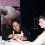 Bustle B.Happy foi um evento inovador em Los Angeles, promovido pela Bustle e Toyota, que combinou painéis inspiradores, ativações de marcas e experiências interativas para celebrar a alegria e o bem-estar