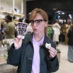A Lacoste inaugurou sua nova concept store no Barra Shopping, oferecendo uma experiência de compra aprimorada com uma vasta gama de produtos para todas as idades, em um espaço de 108 metros quadrados.