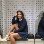 A Lacoste inaugurou sua nova concept store no Barra Shopping, oferecendo uma experiência de compra aprimorada com uma vasta gama de produtos para todas as idades, em um espaço de 108 metros quadrados.