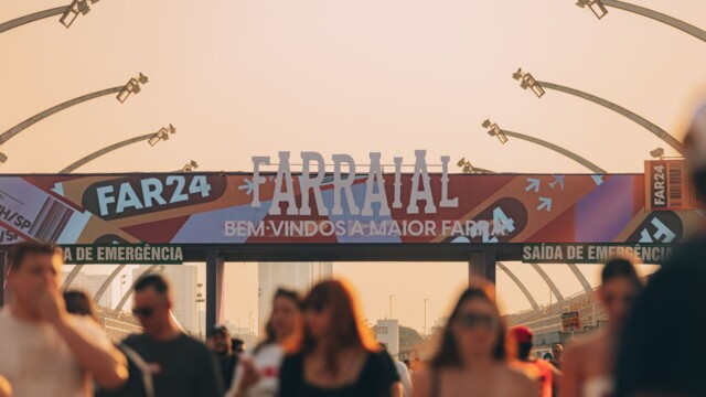 O Distrito Anhembi, em São Paulo, foi palco de mais uma edição histórica do Farraial no dia 17 de agosto. O festival, organizado pela Agência InHaus, reuniu um público estimado em 38 mil pessoas para 10 horas de pura música sertaneja, sem intervalos.