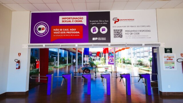 Em um ato que marca um importante avanço na luta contra a violência de gênero, o Grupo Petrópolis realizou em 26/08, em seu Auditório Corporativo, a adesão oficial ao Pacto Ninguém Se Cala. O evento, que contou com a presença de colaboradores, parceiros, autoridades e convidados especiais, reafirma o compromisso da empresa em construir uma sociedade mais justa e segura para todas as mulheres.