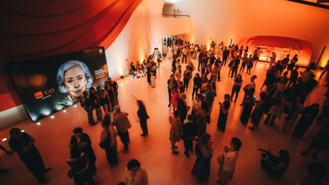 A agência ATENAS.ag viveu um momento histórico ao participar das celebrações de um século do Itaú. Em um evento histórico com Fernanda Montenegro, que teve todos os ingressos esgotados em apenas 25 minutos, a agência e o banco tiveram a honra de trabalhar ao lado da lendária atriz, que celebra 80 anos de carreira e 95 anos de vida.