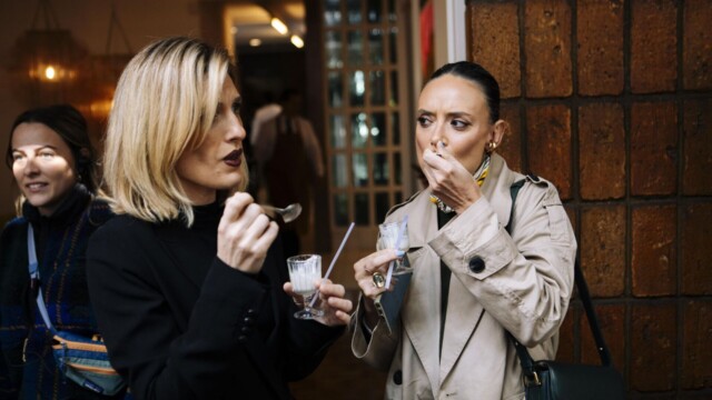 A Natura, em busca constante por experiências únicas e memoráveis, realizou, em 13 de agosto, um evento exclusivo para apresentar sua nova linha de Alta Perfumaria. A celebração, que aconteceu na renomada Luciana Brito Galeria, transportou os convidados para um universo sensorial, onde a natureza e a perfumaria se entrelaçam.