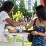 A e.l.f. Cosmetics criou uma experiência imersiva em Nova York inspirada na Costa Amalfitana, combinando branding estratégico com engajamento cultural para promover seus novos produtos de skincare.