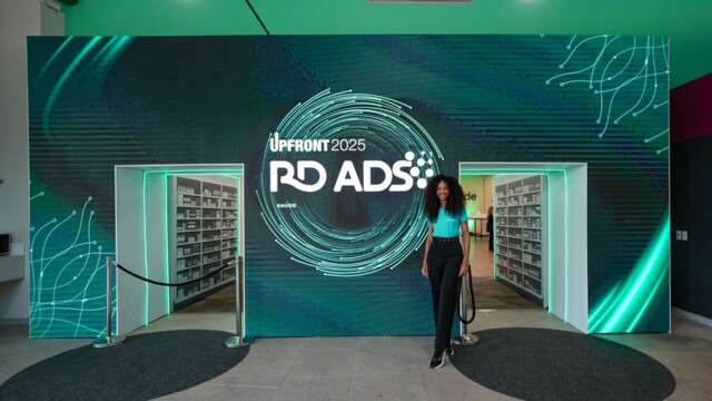 A Eagle, renomada agência de live marketing e eventos, mais uma vez demonstrou sua expertise ao liderar o planejamento e a execução do Upfront da RD Ads. O evento, realizado em 20 de agosto, reuniu cerca de 300 convidados, marcando o lançamento da nova marca Impulso e revelando as últimas novidades do mercado.