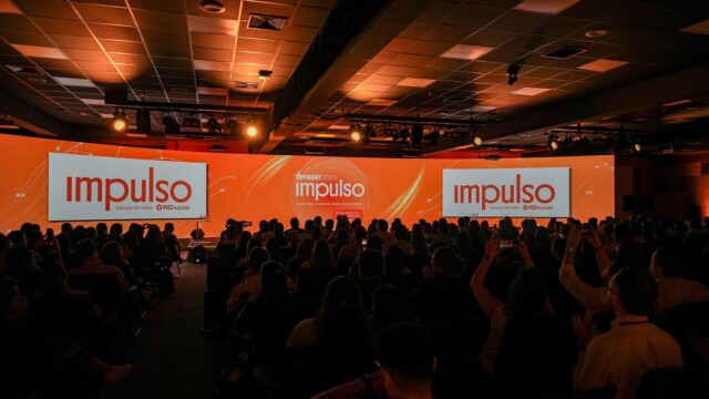 A Eagle, renomada agência de live marketing e eventos, mais uma vez demonstrou sua expertise ao liderar o planejamento e a execução do Upfront da RD Ads. O evento, realizado em 20 de agosto, reuniu cerca de 300 convidados, marcando o lançamento da nova marca Impulso e revelando as últimas novidades do mercado.