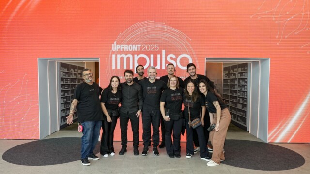 A Eagle, renomada agência de live marketing e eventos, mais uma vez demonstrou sua expertise ao liderar o planejamento e a execução do Upfront da RD Ads. O evento, realizado em 20 de agosto, reuniu cerca de 300 convidados, marcando o lançamento da nova marca Impulso e revelando as últimas novidades do mercado.