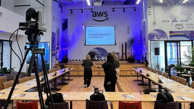 A Agência 947 acaba de marcar presença no cenário global da inteligência artificial ao ser escolhida para liderar o primeiro AWS GenAI Loft na América Latina. Localizado na Rua Butantã, 194, 9° andar, Pinheiros, em São Paulo, o novo espaço de 200m² dedicado à IA generativa abre suas portas nesta semana, proporcionando uma experiência única para desenvolvedores, empresas e entusiastas da tecnologia.