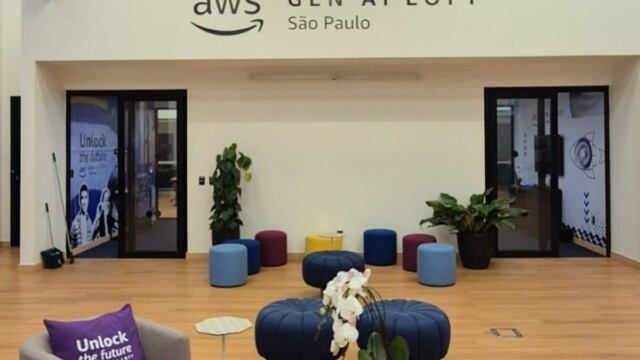 A Agência 947 acaba de marcar presença no cenário global da inteligência artificial ao ser escolhida para liderar o primeiro AWS GenAI Loft na América Latina. Localizado na Rua Butantã, 194, 9° andar, Pinheiros, em São Paulo, o novo espaço de 200m² dedicado à IA generativa abre suas portas nesta semana, proporcionando uma experiência única para desenvolvedores, empresas e entusiastas da tecnologia.