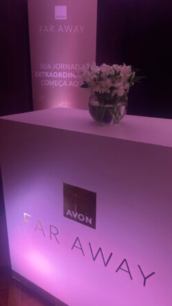A Avon desembarcou em Salvador para um evento exclusivo de relançamento de sua linha de perfumes mais famosa: Far Away. Com o slogan "LIBERTE O EXTRAORDINÁRIO!", a marca convidou um time de influenciadores e jornalistas para uma experiência única no hotel Fasano.