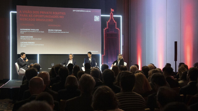 O Santander, em um evento que marca um quarto de século de história e conhecimento, realizou nos dias 27 e 28 de agosto sua Conferência Anual, no Grand Hyatt Hotel, em São Paulo. Com o apoio da agência .be comunica, a edição de 2024 superou todas as expectativas, reunindo mais de 2.000 participantes, entre eles CEOs, C-levels e investidores de diversas empresas nacionais e internacionais.