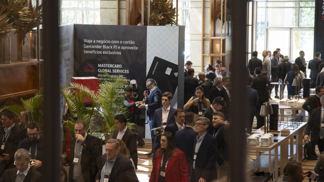 O Santander, em um evento que marca um quarto de século de história e conhecimento, realizou nos dias 27 e 28 de agosto sua Conferência Anual, no Grand Hyatt Hotel, em São Paulo. Com o apoio da agência .be comunica, a edição de 2024 superou todas as expectativas, reunindo mais de 2.000 participantes, entre eles CEOs, C-levels e investidores de diversas empresas nacionais e internacionais.