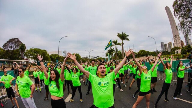 A tradicional Corrida do Pão de Açúcar completou 30 anos no dia 29 de setembro, com uma edição inesquecível que reuniu milhares de participantes no Parque Ibirapuera, em São Paulo. A marca, conhecida por promover a saúde e o bem-estar, inovou ao incluir a Caminhada no evento, ampliando o público e oferecendo mais opções para os amantes de atividades físicas, além de experiências imersivas, como uma ação de flash mob.