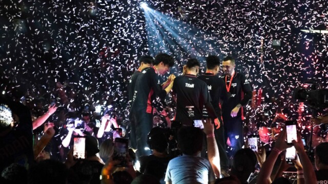 A Heineken 0.0 mais uma vez deixou sua marca no Campeonato Brasileiro de League of Legends (CBLOL), em parceria com a Red Door Agency, referência em produção de eventos. Na final do segundo split, realizada no último sábado no Mineirinho, a agência entregou um halftime show de Djonga que foi inesquecível, consolidando a trajetória de três anos consecutivos da agência no evento.