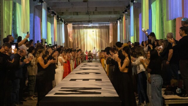 A Lojas Renner, em parceria com a Agência Nuts, transformou um galpão abandonado em um palco de sonhos, criando um desfile histórico em um galpão revitalizado que emocionou a todos.