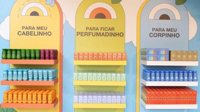 A Natura, em busca de promover uma infância mais conectada com a natureza, acaba de relançar a linha Naturé, de cuidados infantis. A novidade foi apresentada em um evento especial na Casa Conteúdo, em São Paulo, que contou com a presença de influenciadores, jornalistas e seus filhos.