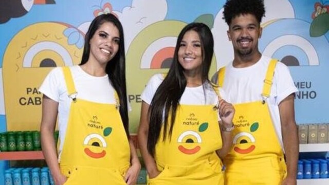 A Natura, em busca de promover uma infância mais conectada com a natureza, acaba de relançar a linha Naturé, de cuidados infantis. A novidade foi apresentada em um evento especial na Casa Conteúdo, em São Paulo, que contou com a presença de influenciadores, jornalistas e seus filhos.