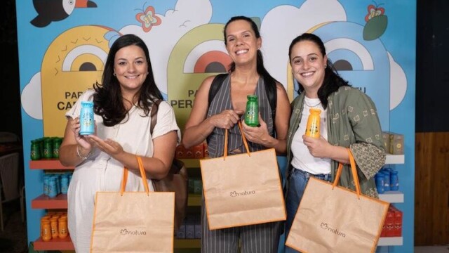 A Natura, em busca de promover uma infância mais conectada com a natureza, acaba de relançar a linha Naturé, de cuidados infantis. A novidade foi apresentada em um evento especial na Casa Conteúdo, em São Paulo, que contou com a presença de influenciadores, jornalistas e seus filhos.