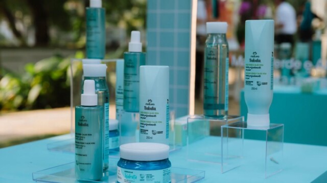 Em um evento exclusivo realizado na primeira semana de setembro, no jardim da renomada Casa Museu Ema Klabin, em São Paulo, a Natura apresentou sua nova linha capilar, que promete revolucionar a rotina de beleza dos brasileiros. O ambiente histórico e elegante serviu como cenário perfeito para celebrar a chegada dos novos produtos e proporcionar uma experiência única aos convidados.