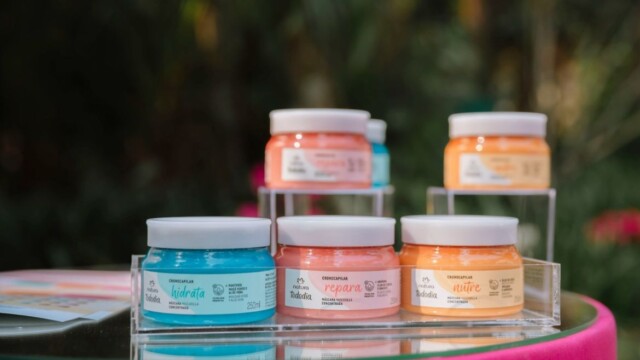 Em um evento exclusivo realizado na primeira semana de setembro, no jardim da renomada Casa Museu Ema Klabin, em São Paulo, a Natura apresentou sua nova linha capilar, que promete revolucionar a rotina de beleza dos brasileiros. O ambiente histórico e elegante serviu como cenário perfeito para celebrar a chegada dos novos produtos e proporcionar uma experiência única aos convidados.