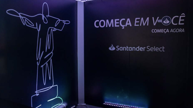 O Santander Select, marca de relacionamento do Santander para clientes de alta renda, esteve no maior festival de gastronomia do Brasil, o Rio Gastronomia 2024. Com o objetivo de promover o empreendedorismo gastronômico e oferecer uma experiência exclusiva aos seus clientes, o banco contou com um rooftop com vista privilegiada desenvolvido pela agência R8 Live.