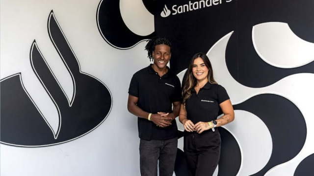O Santander Select, marca de relacionamento do Santander para clientes de alta renda, esteve no maior festival de gastronomia do Brasil, o Rio Gastronomia 2024. Com o objetivo de promover o empreendedorismo gastronômico e oferecer uma experiência exclusiva aos seus clientes, o banco contou com um rooftop com vista privilegiada desenvolvido pela agência R8 Live.