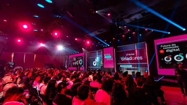 A segunda edição do TikTok para Criadores movimentou a comunidade de criadores de conteúdo no dia 29 de agosto. O evento, com produção por conta da tm1 Brand Experience, foi apresentado por Paulo Vieira, e ofereceu um dia inteiro de conhecimento e networking, com painéis sobre as mais diversas temáticas relacionadas à criação de conteúdo no TikTok.