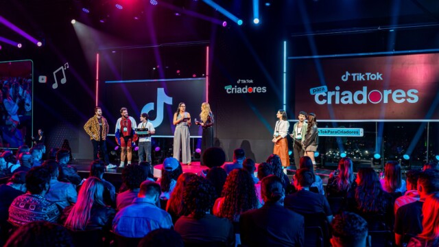 A segunda edição do TikTok para Criadores movimentou a comunidade de criadores de conteúdo no dia 29 de agosto. O evento, com produção por conta da tm1 Brand Experience, foi apresentado por Paulo Vieira, e ofereceu um dia inteiro de conhecimento e networking, com painéis sobre as mais diversas temáticas relacionadas à criação de conteúdo no TikTok.