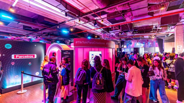 A segunda edição do TikTok para Criadores movimentou a comunidade de criadores de conteúdo no dia 29 de agosto. O evento, com produção por conta da tm1 Brand Experience, foi apresentado por Paulo Vieira, e ofereceu um dia inteiro de conhecimento e networking, com painéis sobre as mais diversas temáticas relacionadas à criação de conteúdo no TikTok.