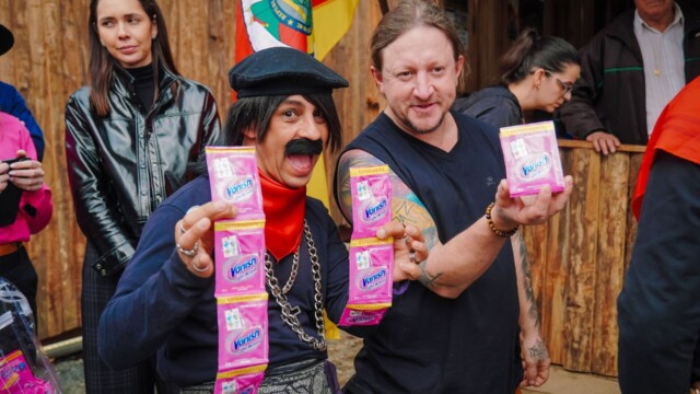 A Agência 947 iniciou sua jornada nos festivais do Sul de forma memorável, elevando a experiência do público na Semana Farroupilha em ativações criadas para a Vanish (Reckitt). A agência, reconhecida por criar experiências inesquecíveis entre marcas e seus públicos, conseguiu solidificar a presença da Vanish em um dos maiores eventos culturais do Rio Grande do Sul.