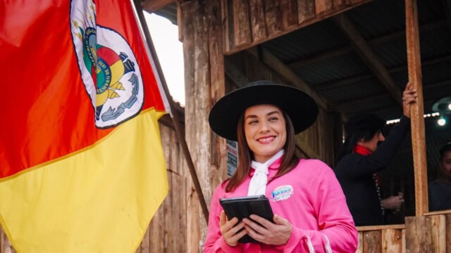 A Agência 947 iniciou sua jornada nos festivais do Sul de forma memorável, elevando a experiência do público na Semana Farroupilha em ativações criadas para a Vanish (Reckitt). A agência, reconhecida por criar experiências inesquecíveis entre marcas e seus públicos, conseguiu solidificar a presença da Vanish em um dos maiores eventos culturais do Rio Grande do Sul.