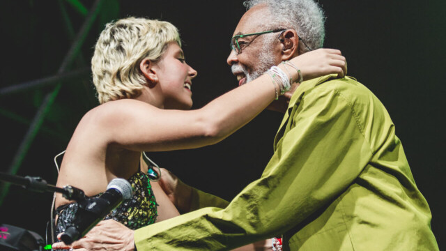 No dia 11 de setembro, o Rio de Janeiro recebeu um evento que celebrou a privacidade e a música. O WhatsApp, em parceria com a Agência Haute, transformou os icônicos Arcos da Lapa em um cenário mágico para o lançamento do WhatsApp Private Sessions.