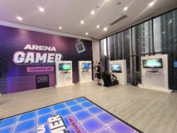 A Avenida Paulista se transforma no epicentro do universo gamer! Em comemoração ao Dia das Crianças, o Shopping Cidade São Paulo apresenta a Arena Gamer, um espaço totalmente dedicado aos apaixonados por videogames. De 4 a 13 de outubro, o quarto piso do shopping, próximo ao Cinemark, está sendo palco de uma verdadeira maratona de jogos, com títulos famosos que prometem divertir a todos.