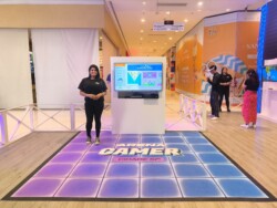 A Avenida Paulista se transforma no epicentro do universo gamer! Em comemoração ao Dia das Crianças, o Shopping Cidade São Paulo apresenta a Arena Gamer, um espaço totalmente dedicado aos apaixonados por videogames. De 4 a 13 de outubro, o quarto piso do shopping, próximo ao Cinemark, está sendo palco de uma verdadeira maratona de jogos, com títulos famosos que prometem divertir a todos.