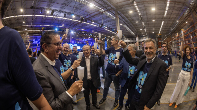 A Hype, renomada agência de eventos, mais uma vez superou expectativas e transformou um ambiente industrial em um palco de celebração memorável. Em parceria com a Volkswagen do Brasil, a agência idealizou e executou uma festa para marcar os 20 anos do maior Centro de Distribuição de Peças e Acessórios da América Latina.