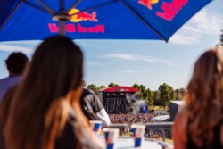 Durante o Listen Out Festival, um festival anual de música australiano realizado em Sydney, Perth, Melbourne e Brisbane desde 2013, a marca lançou sua segunda Red Bull Energy Zone global, um espaço exclusivo que busca revolucionar a experiência dos festivais.