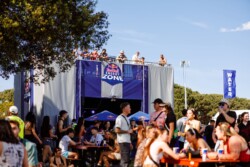 Durante o Listen Out Festival, um festival anual de música australiano realizado em Sydney, Perth, Melbourne e Brisbane desde 2013, a marca lançou sua segunda Red Bull Energy Zone global, um espaço exclusivo que busca revolucionar a experiência dos festivais.