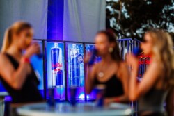 Durante o Listen Out Festival, um festival anual de música australiano realizado em Sydney, Perth, Melbourne e Brisbane desde 2013, a marca lançou sua segunda Red Bull Energy Zone global, um espaço exclusivo que busca revolucionar a experiência dos festivais.