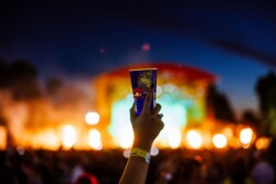Durante o Listen Out Festival, um festival anual de música australiano realizado em Sydney, Perth, Melbourne e Brisbane desde 2013, a marca lançou sua segunda Red Bull Energy Zone global, um espaço exclusivo que busca revolucionar a experiência dos festivais.
