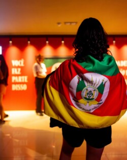 A Budweiser, em um evento que uniu música, solidariedade e experiências únicas, promoveu em São Paulo o primeiro show de Bruno Mars no Brasil. O espetáculo, realizado no Tokio Marine Hall, em 1º de outubro, proporcionou aos fãs uma noite inesquecível e ainda contribuiu para uma causa nobre.