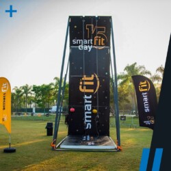A Smart Fit, maior rede de academias da América Latina, celebrou em grande estilo seus 15 anos de história com um mega evento em 10 capitais brasileiras no dia 31 de agosto. A ação, batizada de Smart Fit Day, reuniu milhares de pessoas em busca de atividades físicas, diversão e celebração.