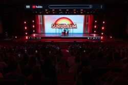 O YouTube Brandcast 2024, realizado no icônico Auditório Ibirapuera, em São Paulo, no dia 9 de outubro, consolidou-se como um dos maiores eventos do ano, celebrando a rica e diversa cultura brasileira. A edição deste ano apresentou um espetáculo audiovisual que transportou o público para dentro do universo do YouTube, com performances marcantes e a participação de grandes nomes do entretenimento nacional.