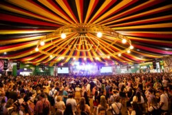 A Agência Guru, responsável pela concepção e execução da 39ª Oktoberfest Blumenau, celebra o sucesso da maior festa alemã das Américas. O evento, que ocorreu entre os dias 9 e 27 de outubro, reuniu cerca de 600 mil pessoas em 19 dias de muita festa, tradição e celebração da cultura cervejeira.