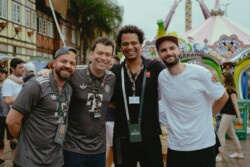 A Agência Guru, responsável pela concepção e execução da 39ª Oktoberfest Blumenau, celebra o sucesso da maior festa alemã das Américas. O evento, que ocorreu entre os dias 9 e 27 de outubro, reuniu cerca de 600 mil pessoas em 19 dias de muita festa, tradição e celebração da cultura cervejeira.