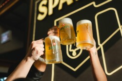 A Agência Guru, responsável pela concepção e execução da 39ª Oktoberfest Blumenau, celebra o sucesso da maior festa alemã das Américas. O evento, que ocorreu entre os dias 9 e 27 de outubro, reuniu cerca de 600 mil pessoas em 19 dias de muita festa, tradição e celebração da cultura cervejeira.